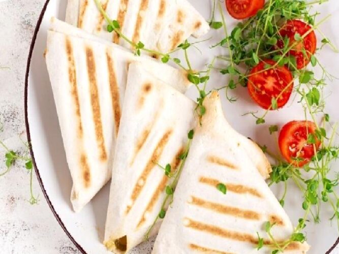 5 Dakikada Kahvaltılık Lavaş Tost Nasıl Yapılır?