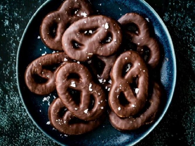 Çikolatalı Pretzel (Brezel) Nasıl Yapılır?