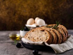 Siyez Unlu Zeytinli Ekmek Nasıl Yapılır?