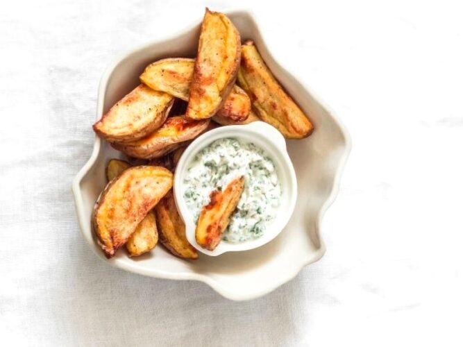 Tzatziki Soslu Patates Nasıl Yapılır?