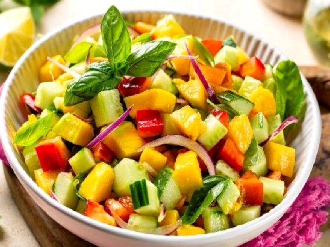 Yaza Özel Mango Salatası Nasıl Yapılır?