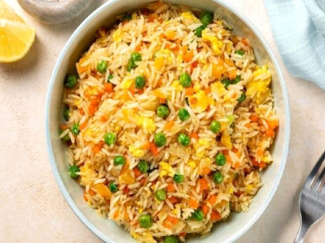 Yumurtalı Sebzeli Pilav Nasıl Yapılır?