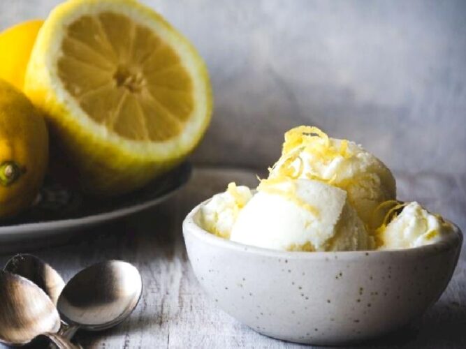 3 Malzemeli Limonlu Dondurma Nasıl Yapılır?