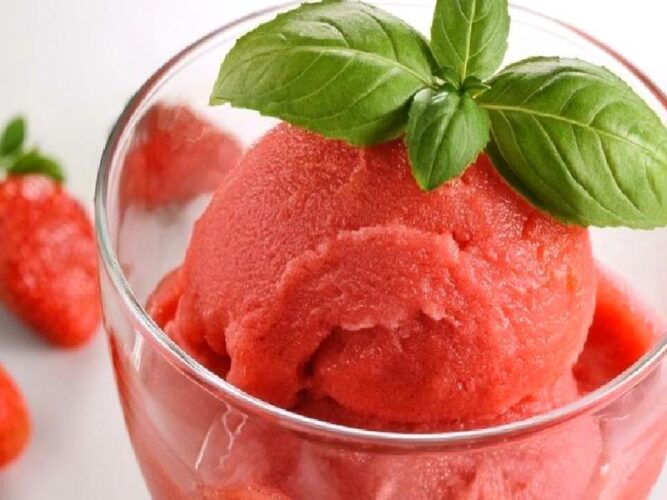 Çilekli Sorbe Tarifi Nasıl Yapılır?