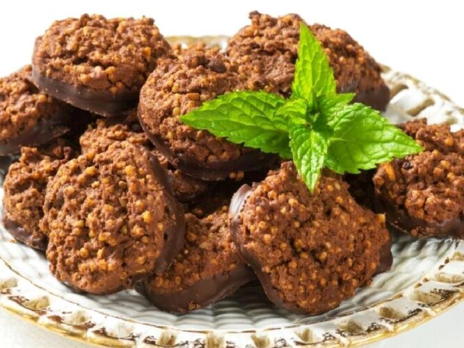 Kinoalı Çikolatalı Kurabiye Nasıl Yapılır?