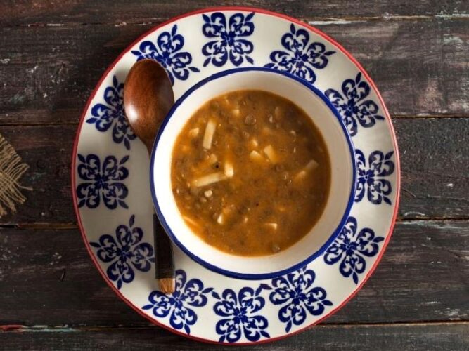 Erişteli Yeşil Mercimek Çorbası Tarifi Nasıl Yapılır?
