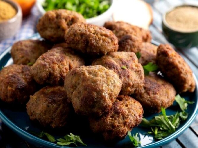 Ev Köftesi Tarifi Nasıl Yapılır?