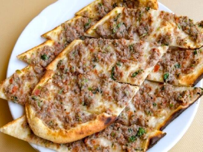 Evde Kıymalı Pide Tarifi Nasıl Yapılır?