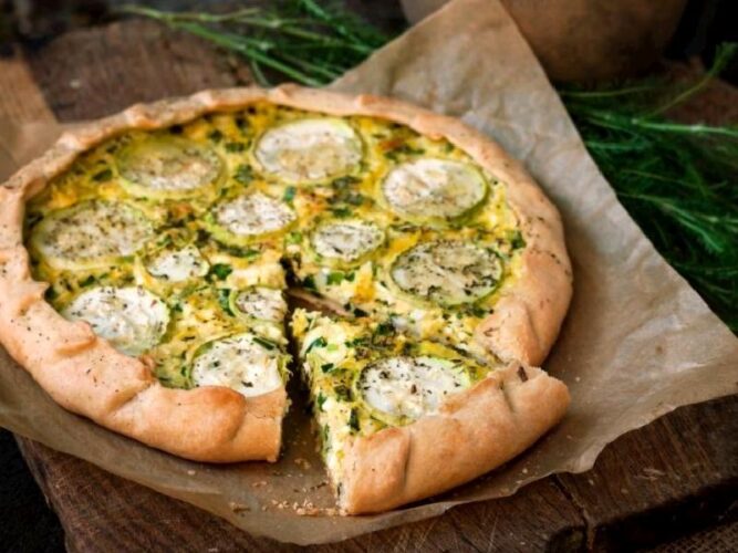 Kabaklı Peynirli Pizza Tarifi Nasıl Yapılır?