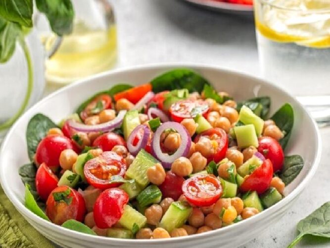Nar Ekşili Nohut Salatası Tarifi Nasıl Yapılır?