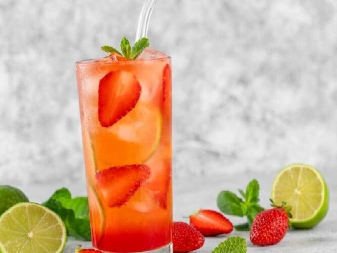Serinlik Vakti: Çilekli Limonata Tarifi Nasıl Yapılır?