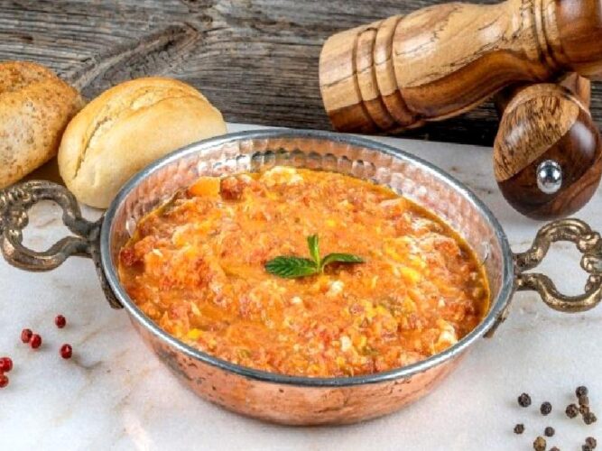 Soğanlı Menemen Tarifi Nasıl Yapılır?