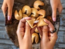 Tatlı Bir Mesaj: Şans Kurabiyesi Tarifi Nasıl Yapılır?