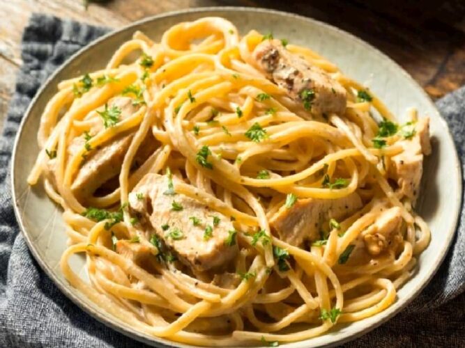 Tavuklu Makarna Tarifi Nasıl Yapılır?