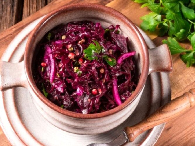 Turşu Tadında Mor Lahana Salatası Tarifi Nasıl Yapılır?