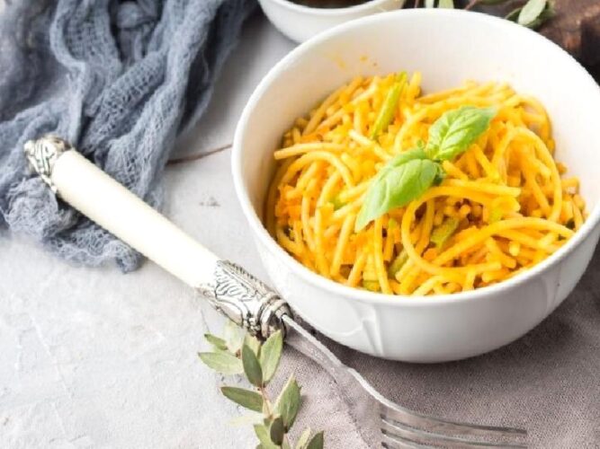 Zerdeçallı Spagetti Tarifi Nasıl Yapılır?