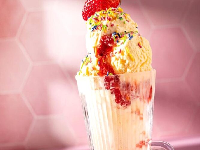 Çilekli Dondurma Milkshake Tarifi Nasıl Yapılır?