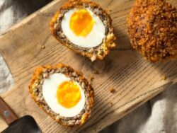 Scotch Eggs (İskoç Yumurtası) Tarifi Nasıl Yapılır?