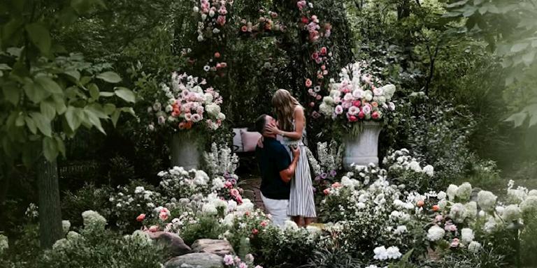 Taylor Swift’in Viral Olan Nişan Elbisesi Şimdiden Tükendi
