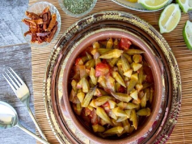 Zeytinyağlı Bamya Tarifi Nasıl Yapılır?