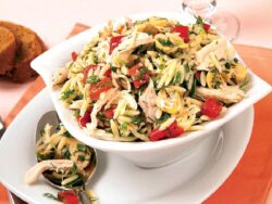 Arpa Şehriyeli Tavuk Salatası Nasıl Yapılır?