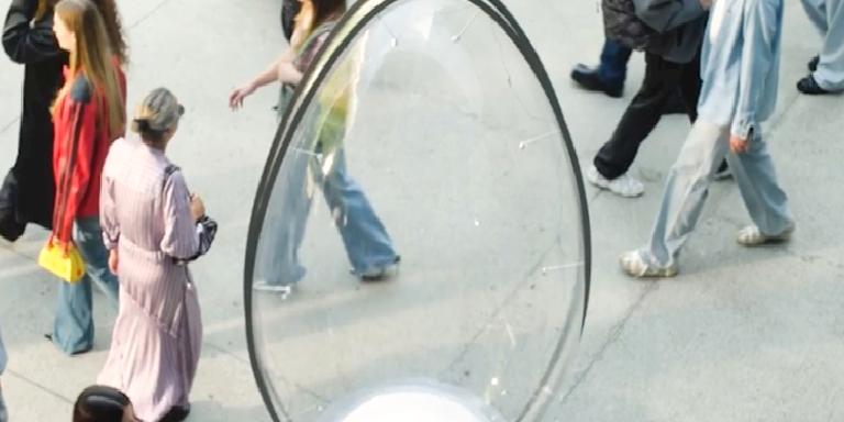 Diesel, “Egg Hunt” ile Milano Moda Haftası’nda Podyumu Sokağa Taşıyor: Şehirde Bir Yumurta Avı Başlıyor