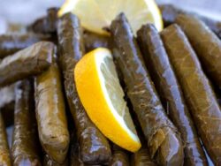 Ekşili Yaprak Sarma Tarifi Nasıl Yapılır?