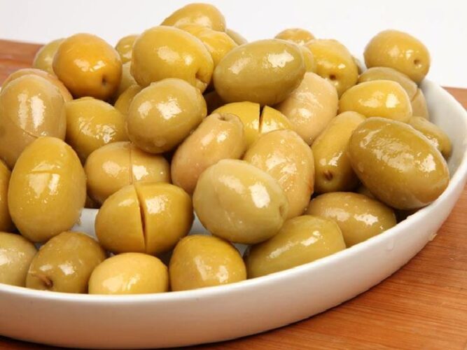 Kırma Yeşil Zeytin Tarifi Nasıl Yapılır?