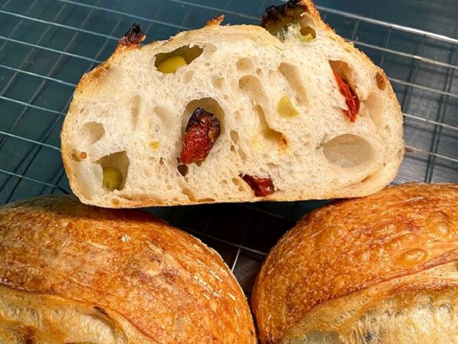 Kuru Domatesli Zeytinli Ekmek Tarifi Nasıl Yapılır?