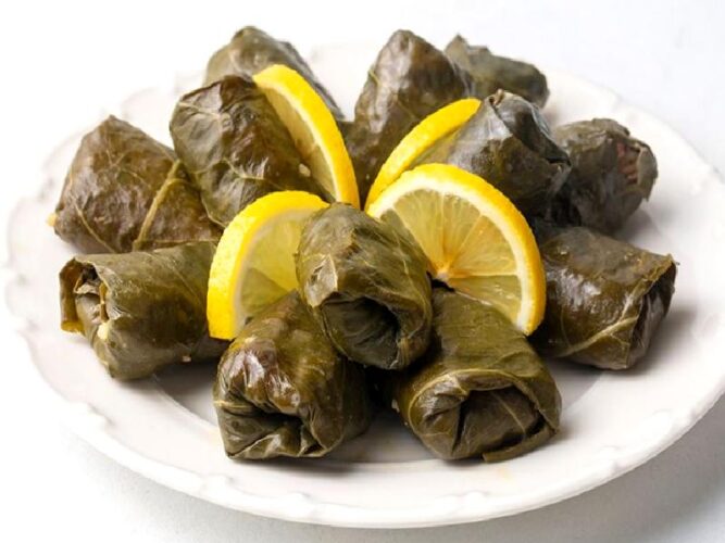 Zeytinyağlı Karalahana Sarması Tarifi Nasıl Yapılır?