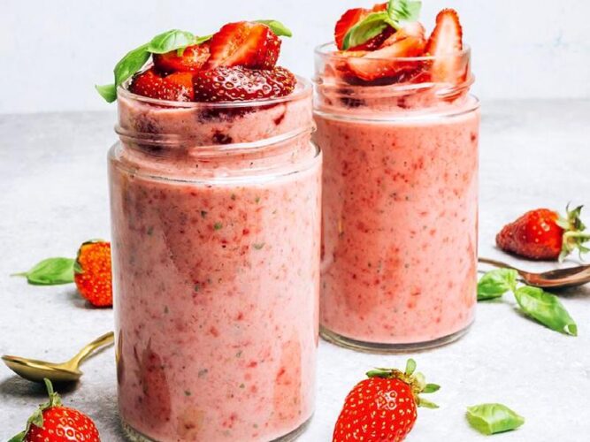 Dondurmalı Çilek & Fesleğen Smoothie Tarifi Nasıl Yapılır?