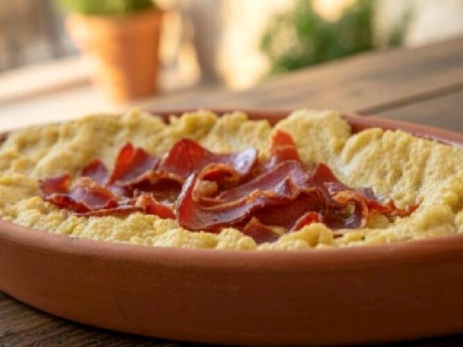 Güveçte Pastırmalı Humus Tarifi Nasıl Yapılır?