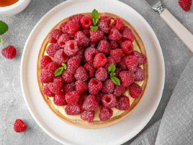 Kremalı Frambuazlı Tart Tarifi Nasıl Yapılır?