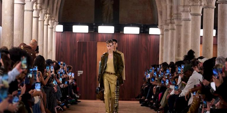 Paris Moda Haftası: Acne Studios İlkbahar/Yaz 2026