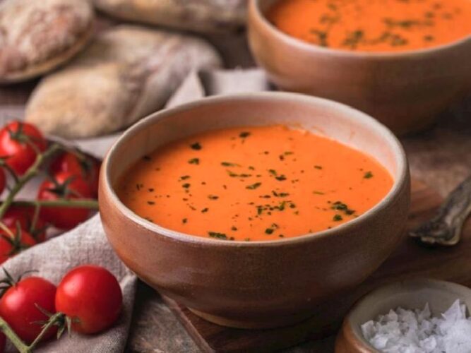 Sütlü Ev Yapımı Domates Çorbası Tarifi Nasıl Yapılır?