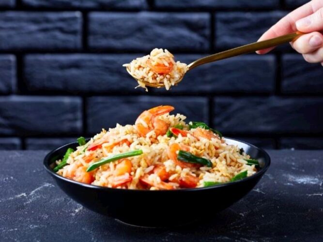 Tayland Usulü Kızartılmış Pilav Tarifi Nasıl Yapılır?