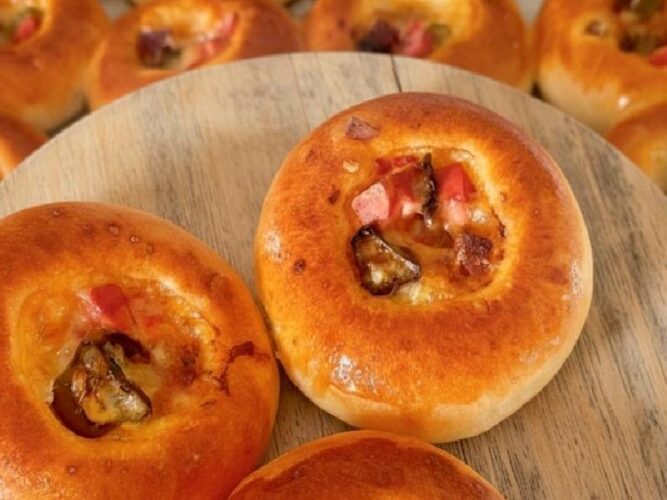 Yumuşacık Pizza Poğaça Tarifi Nasıl Yapılır?