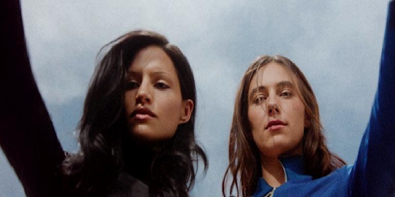Adidas Originals x Miaou: Feminen Gücün ve Vintage Motorsporlarının Yeni Yorumu