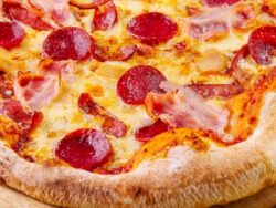 Alaturka Pizza Tarifi Nasıl Yapılır?