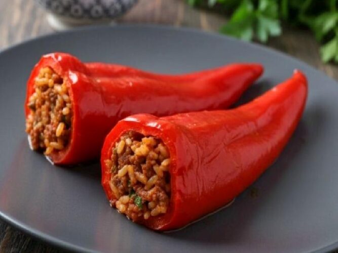 Kırmızı Biber Dolması Tarifi Nasıl Yapılır?