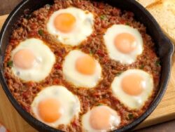 Kıymalı Pastırmalı Yumurta Tarifi Nasıl Yapılır?