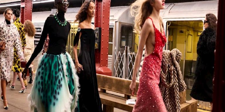 Chanel Métiers d’art 2026: Matthieu Blazy, New York Metrosunda Modern Zarafeti Yeniden Yazıyor