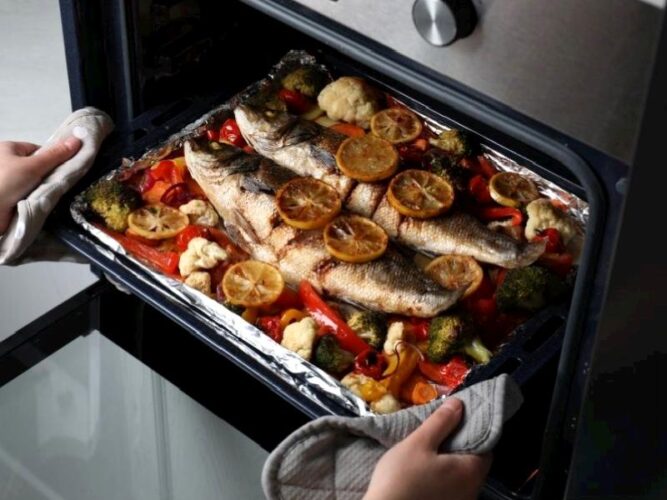 Fırında Sebzeli Levrek Tarifi Nasıl Yapılır?