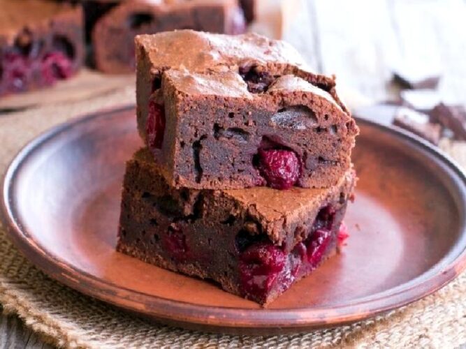 Glutensiz Bitter Çikolatalı Brownie Tarifi Nasıl Yapılır?