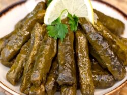 Kıymalı Yaprak Sarma Tarifi Nasıl Yapılır?