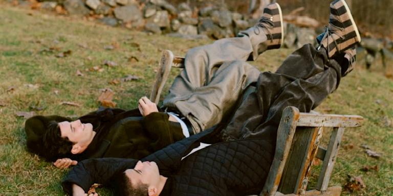 Soğuk Mevsime Sıcak Bir Bakış: Jacquemus ve Moon Boot’un Birleşen Dünyaları