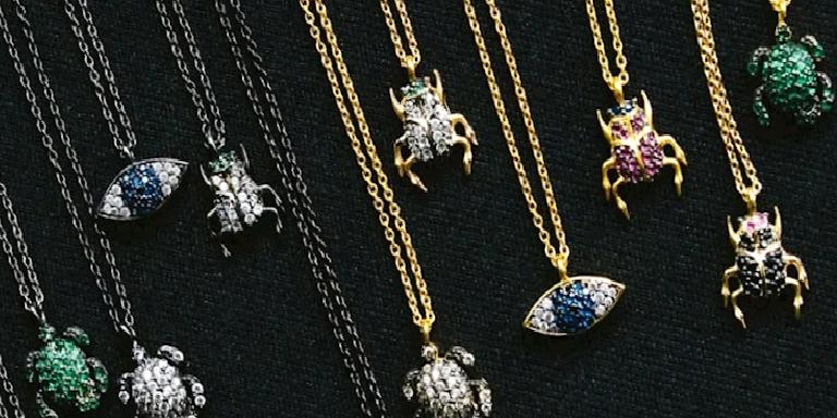 Yılbaşı Hediye Rehberi: Zamansız Aksesuarları Sevenlere