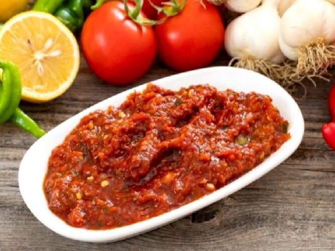 Acılı Ezme Tarifi Nasıl Yapılır?