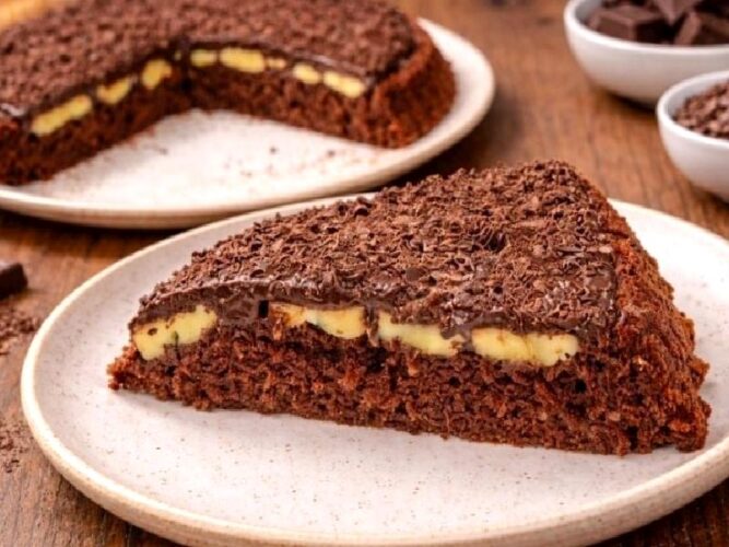 Çikolata Soslu Muzlu Tart Kek Tarifi Nasıl Yapılır?