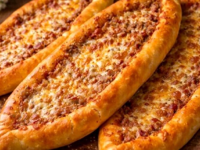 Kıymalı Kaşarlı Pide Tarifi Nasıl Yapılır?